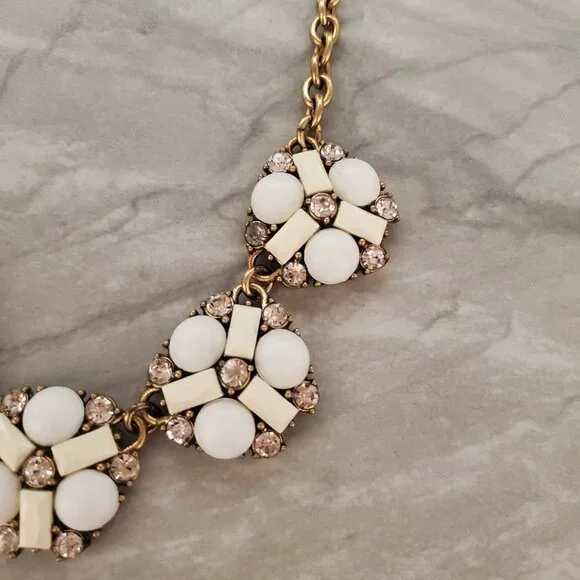 💖 J.Crew White Rhinestones Crystals Cluster Statement Necklace 💖 - Picture 4 of 16